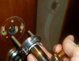 Как починить дверную ручку: распространенные неисправности и нюансы ремонта